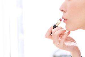 保湿とアンチエイジングの金箔化粧品